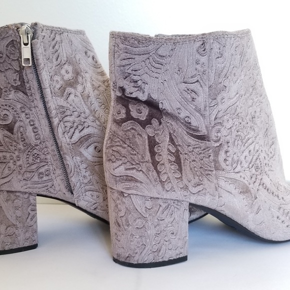 Zigi soho Velvet Booties. 2" heel Size 8. - Picture 3 of 6
